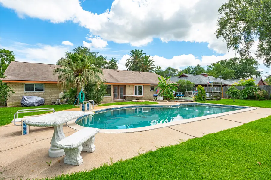 1222 24th Avenue N, Texas City, TX 77590 - #2
