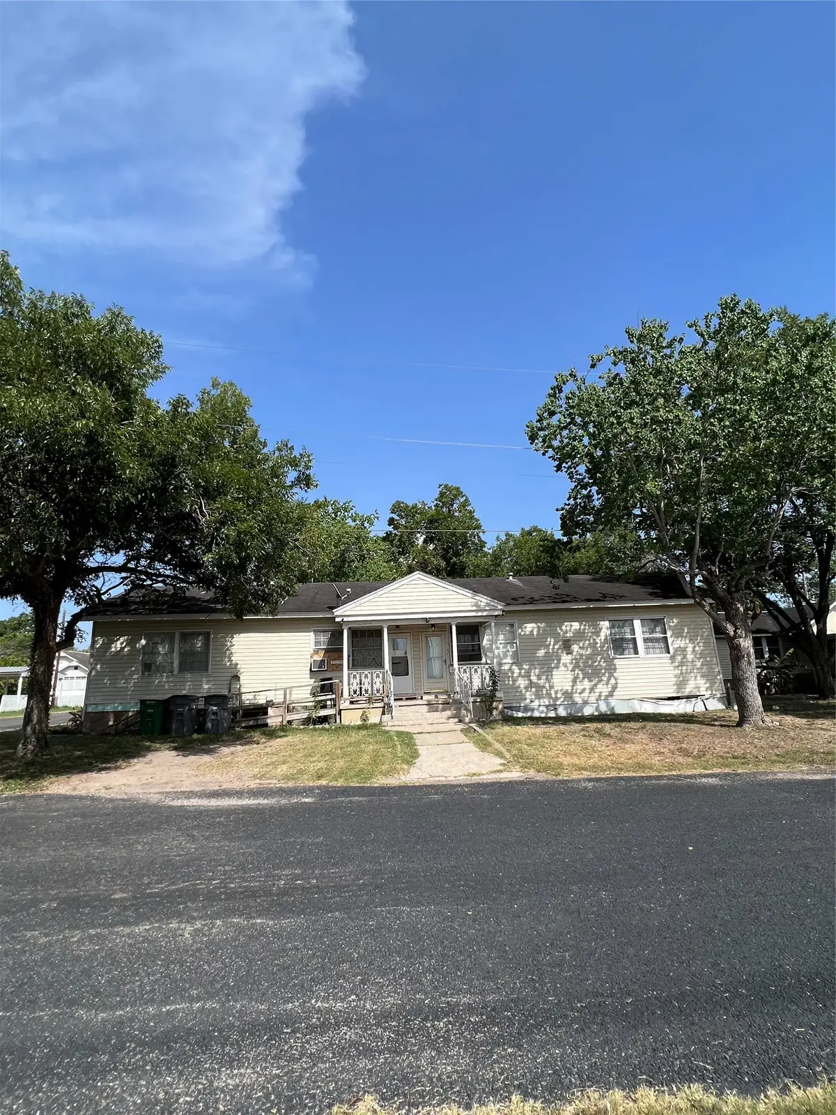 102 S Victoria Street, Victoria, TX 77901 - #1