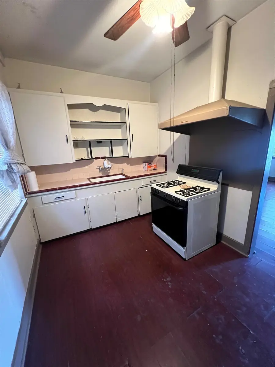 102 S Victoria Street, Victoria, TX 77901 - #3