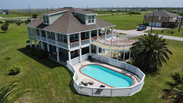 979 Rancho Caribe Drive, Crystal Beach, TX 77650