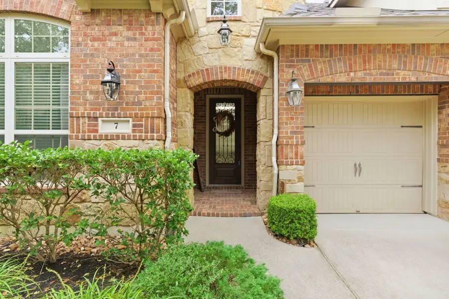 7 Camplight Court, The Woodlands, TX 77389 - Image #3