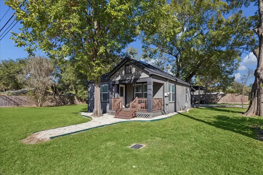 605 N Meyer Street, Sealy, TX 77474 - Image #2