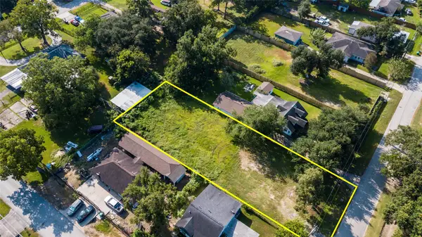 9126 Shady Drive, Houston, TX 77016