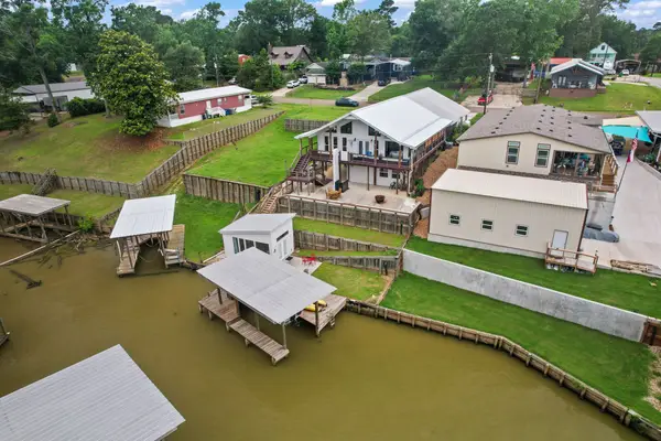 371 E Woodland Shores Drive, Point Blank, TX 77364