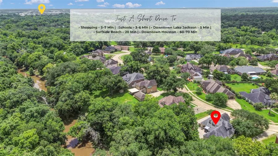 208 River Oaks Drive, Lake Jackson, TX 77566 - #2