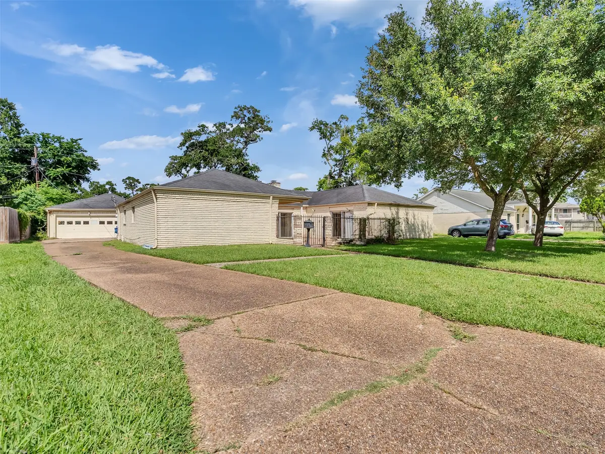 3015 Inwood Drive, Dickinson, TX 77539 - #1