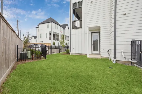1004 Golden Nectar Lane, Houston, TX 77008