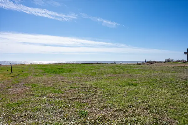 975 Marjorie, Gilchrist, TX 77617