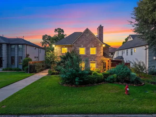 4616 Spruce Street, Bellaire, TX 77401