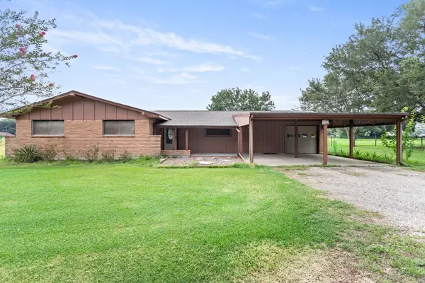207 N Carter Road, Winnie, TX 77665
