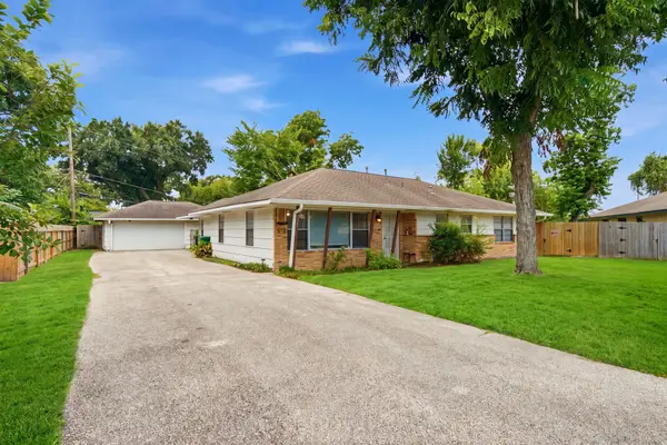 9435 Springmont Drive, Houston, TX 77080