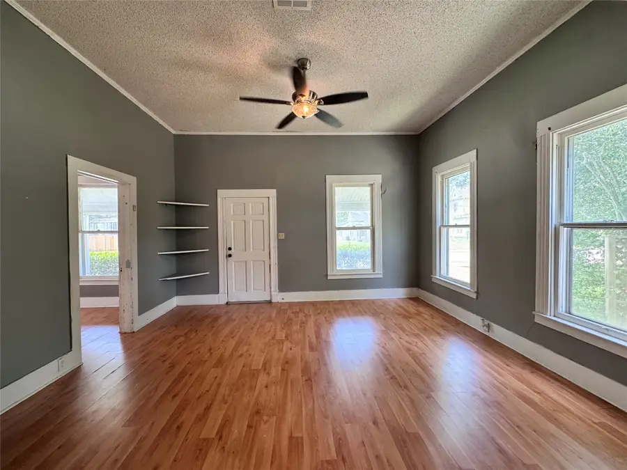 106 W Prairie Avenue, Eagle Lake, TX 77434 - #2