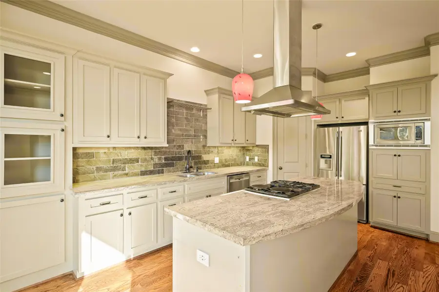 1655 Castle Ct, Houston, TX 77006 - #3