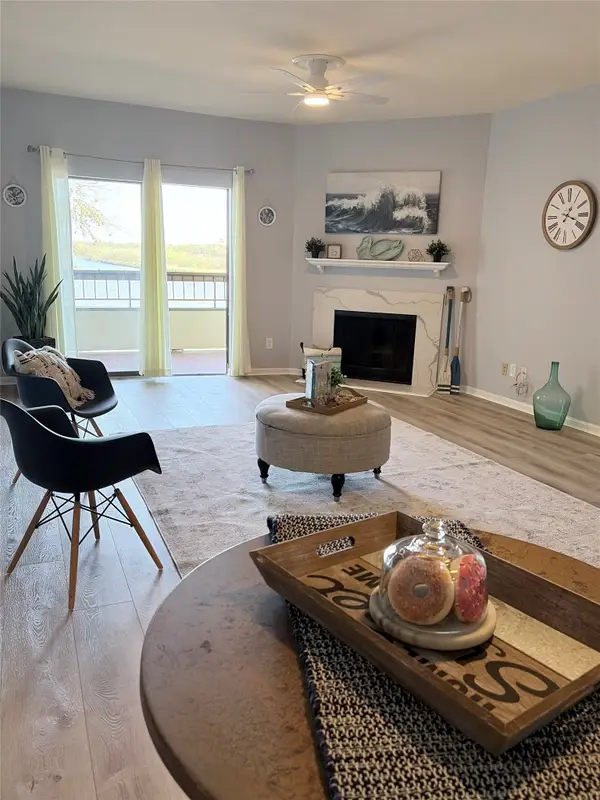 18809 Egret Bay Boulevard #104, Webster, TX 77058