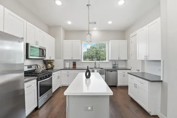2057 Sherwood Forest Street, Houston, TX 77043