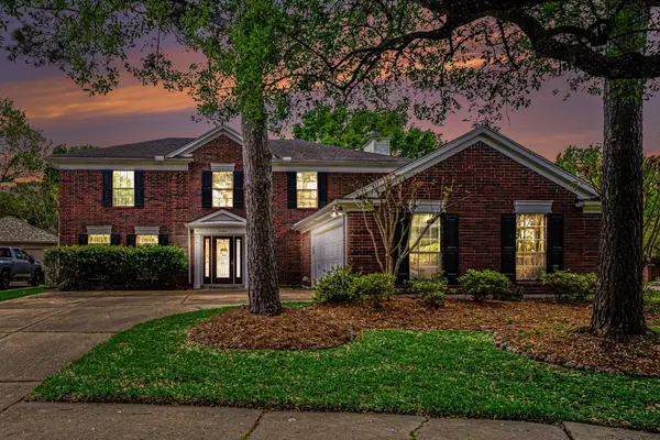 2101 Shadow Bay Circle, League City, TX 77573