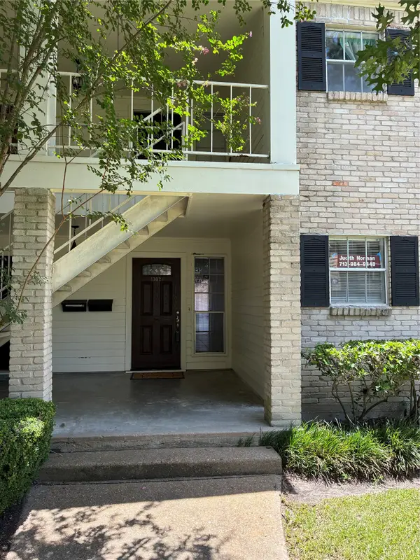13026 Trail Hollow Drive #3026, Houston, TX 77079