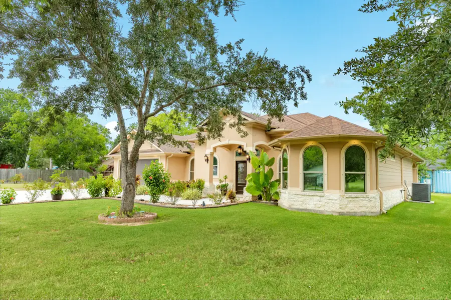 309 Hickman Ln, Angleton, TX 77515 - #2
