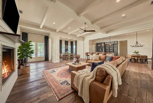 419 Candlelight Circle, Fredericksburg, TX 78624