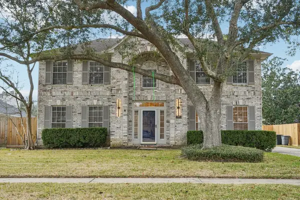 1808 N Mission Circle, Friendswood, TX 77546