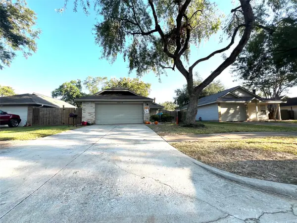 14014 Clear Forest Drive, Sugar Land, TX 77498