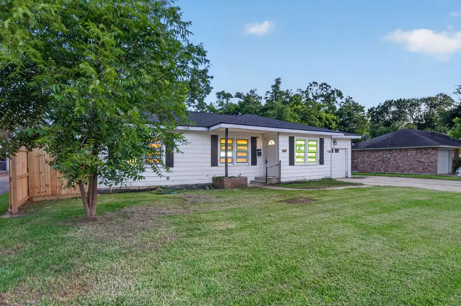 310 Nasturtium Street, Lake Jackson, TX 77566 - #3