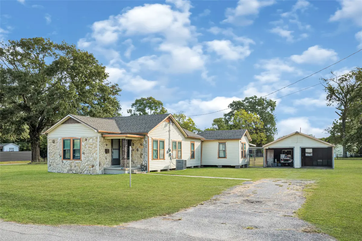 203 S 6th Street, Highlands, TX 77562 - #1