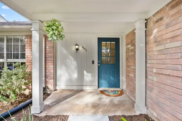 3807 Flintrock Lane, Sugar Land, TX 77479