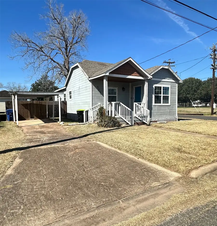 323 N Outlar Street, Wharton, TX 77488 - Image #2