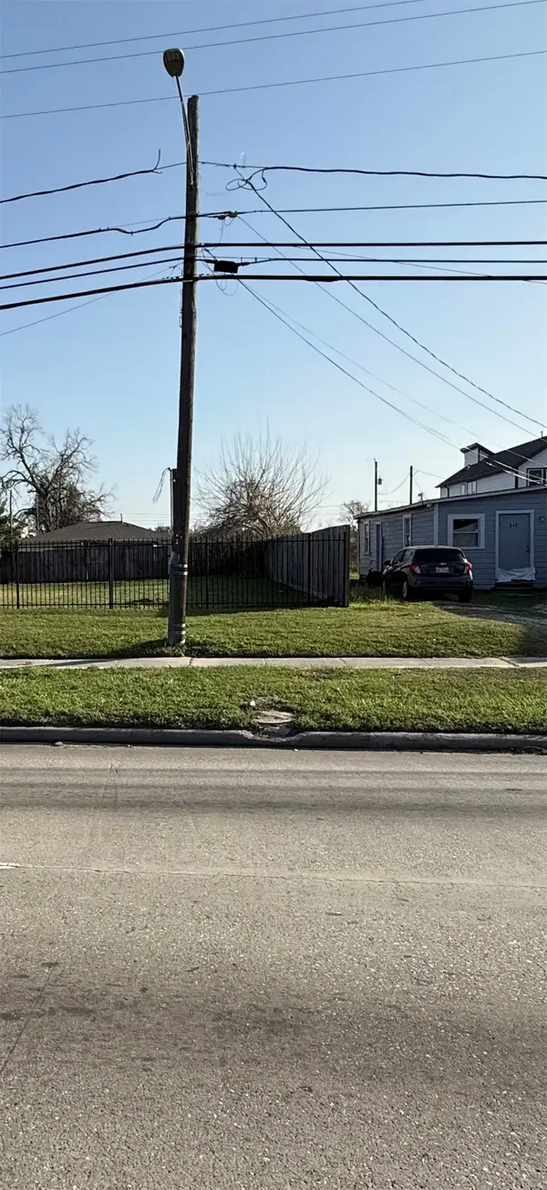 847 S Victory Drive, Houston, TX 77088