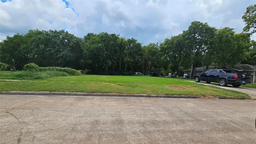 200 Avenue L, Baytown, TX 77520 - #3