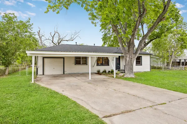 13226 8th Street, Santa Fe, TX 77510