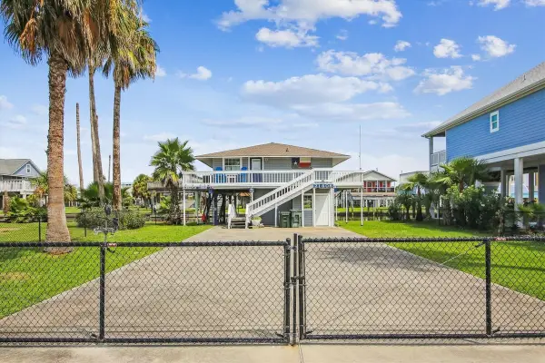 21806 Lampasas Drive, Galveston, TX 77554