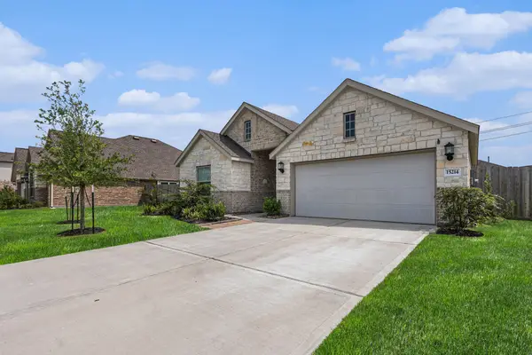 15214 Lake Front Drive, Mont Belvieu, TX 77523