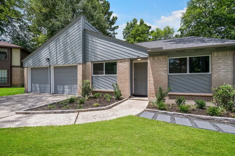 17 Oldstream Court, The Woodlands, TX 77381 - #2