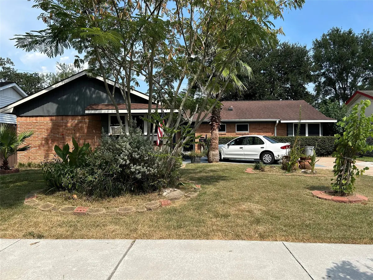 2401 Peach Lane, Pasadena, TX 77502 - #1