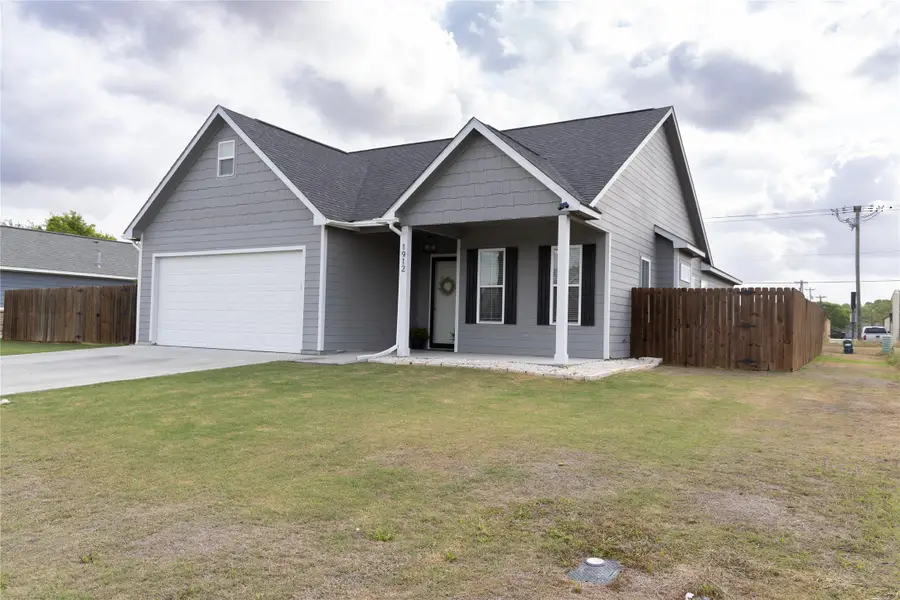 1912 Lynn Street, El Campo, TX 77437 - #2