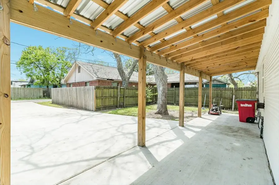 427 W 1st Street, Freeport, TX 77541 - #3