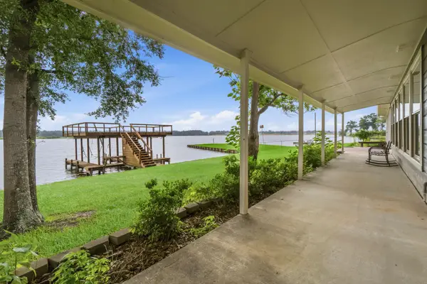 453 Sandy Lane, Onalaska, TX 77360