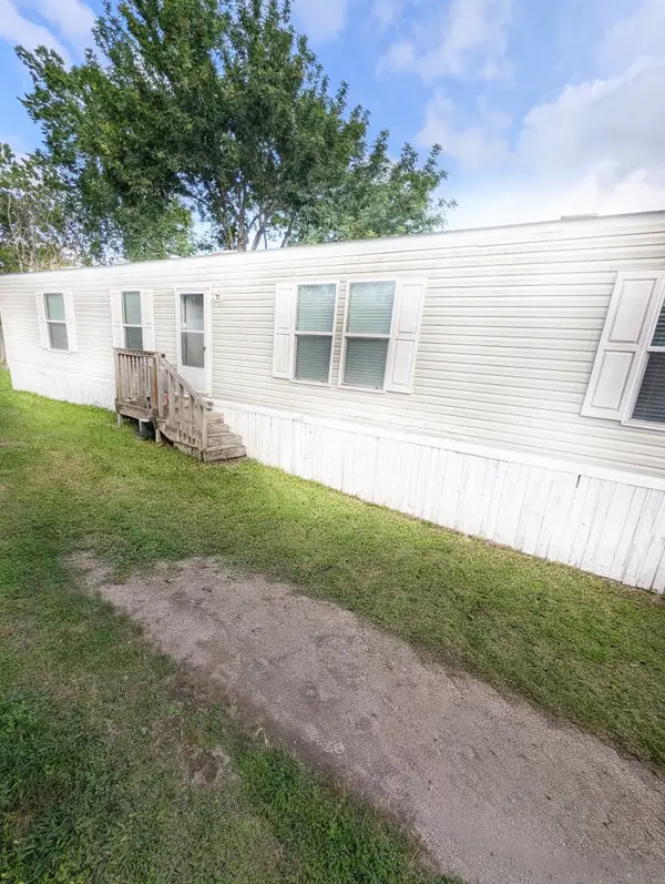 326 Jasper Street #20, Bacliff, TX 77518