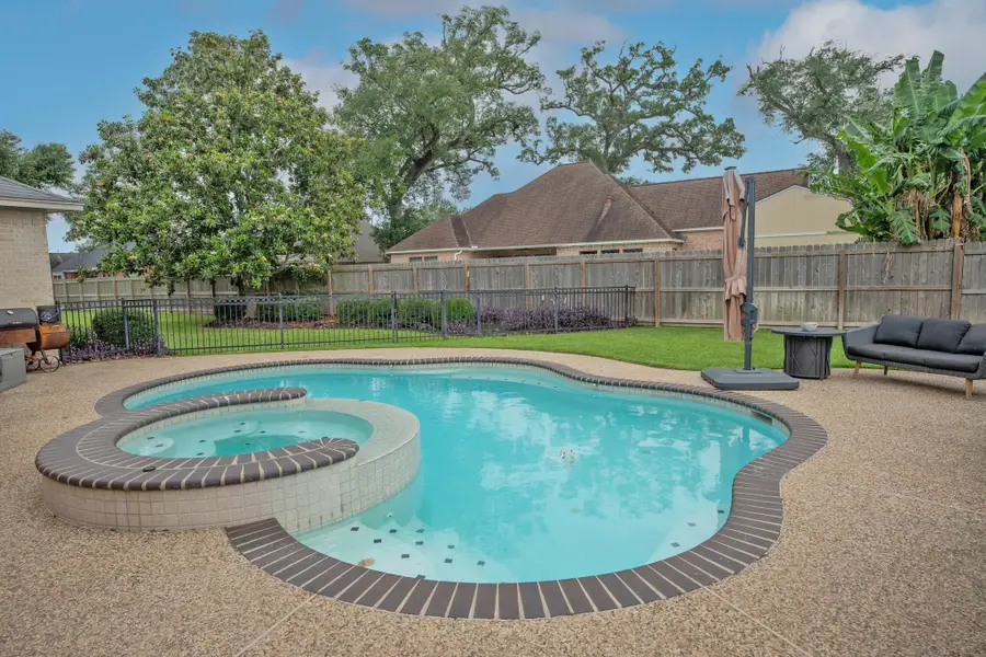 56 English Oak Court, Lake Jackson, TX 77566 - #2