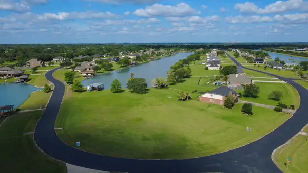 226 Lago Circle Drive N, Santa Fe, TX 77517