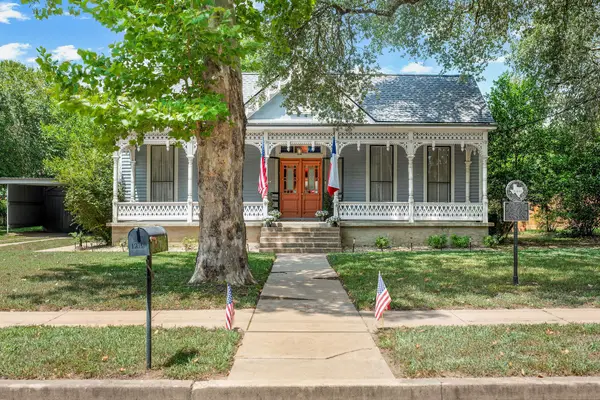 1216 Live Oak Street, Columbus, TX 78934