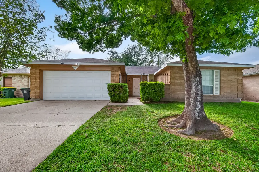 1122 Woodbridge Avenue, Pearland, TX 77584 - #2