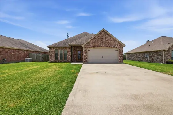 706 Cypress Wood Drive, Orange, TX 77630