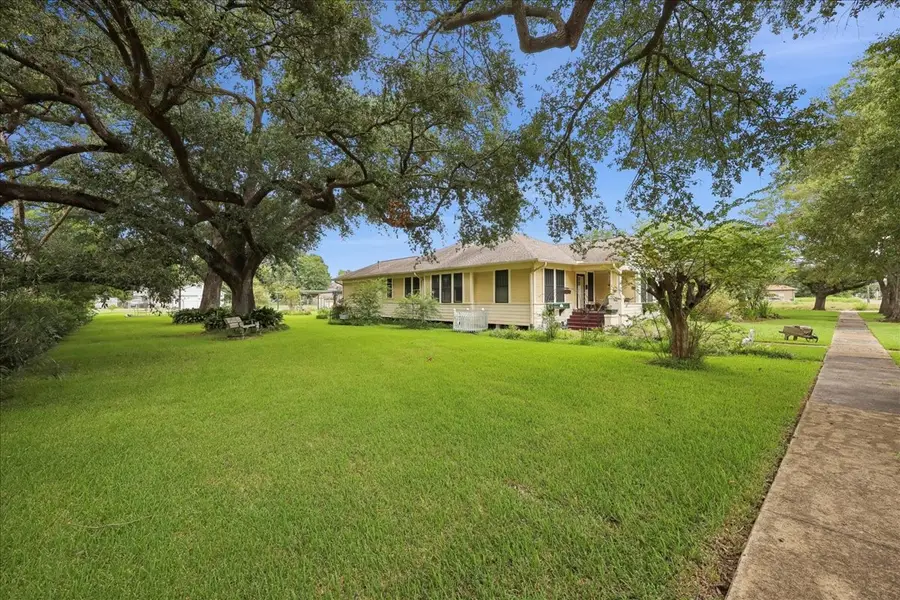 606 W Cherry Avenue, Orange, TX 77630 - Image #2