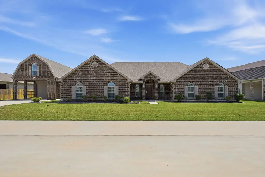 3615 E Cape Road, Dickinson, TX 77539 - #1