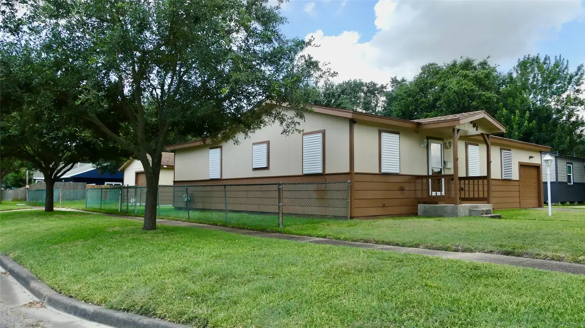 801 19th Avenue N, Texas City, TX 77590 - #1