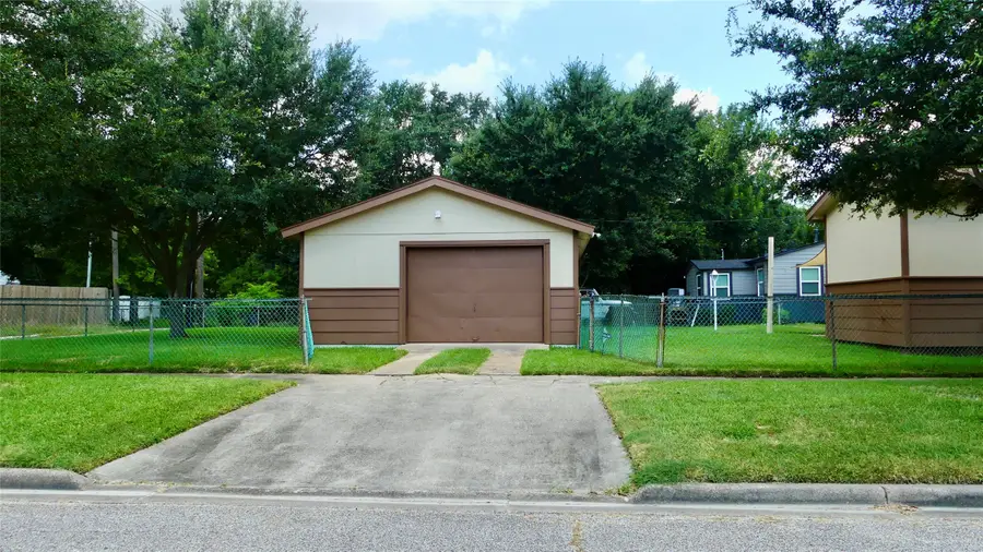 801 19th Avenue N, Texas City, TX 77590 - #3
