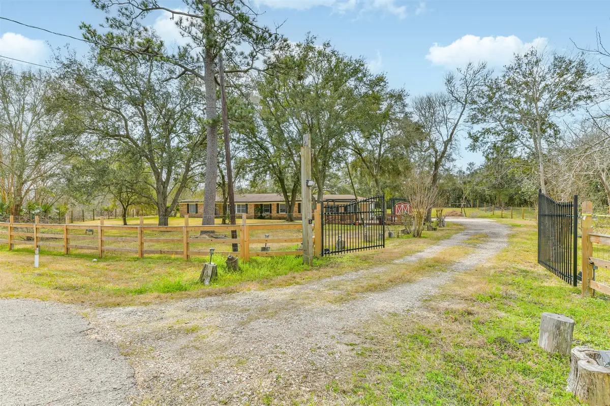 9101 Lazy Lane, Hitchcock, TX 77563 - #1